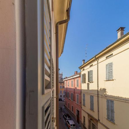 Parrot House - Casa In Centro A Parma Apartment Luaran gambar