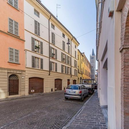 Parrot House - Casa In Centro A Parma Apartment Luaran gambar