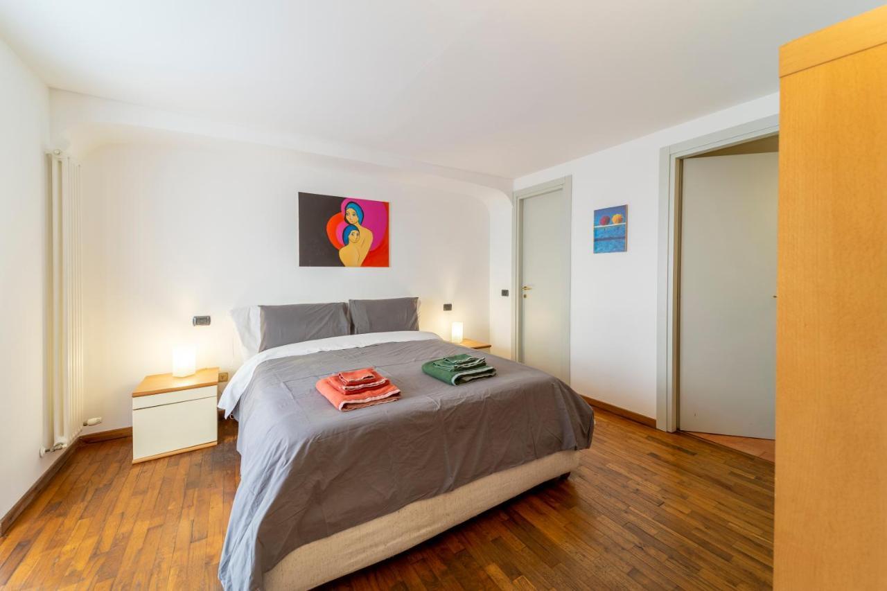 Parrot House - Casa In Centro A Parma Apartment Luaran gambar