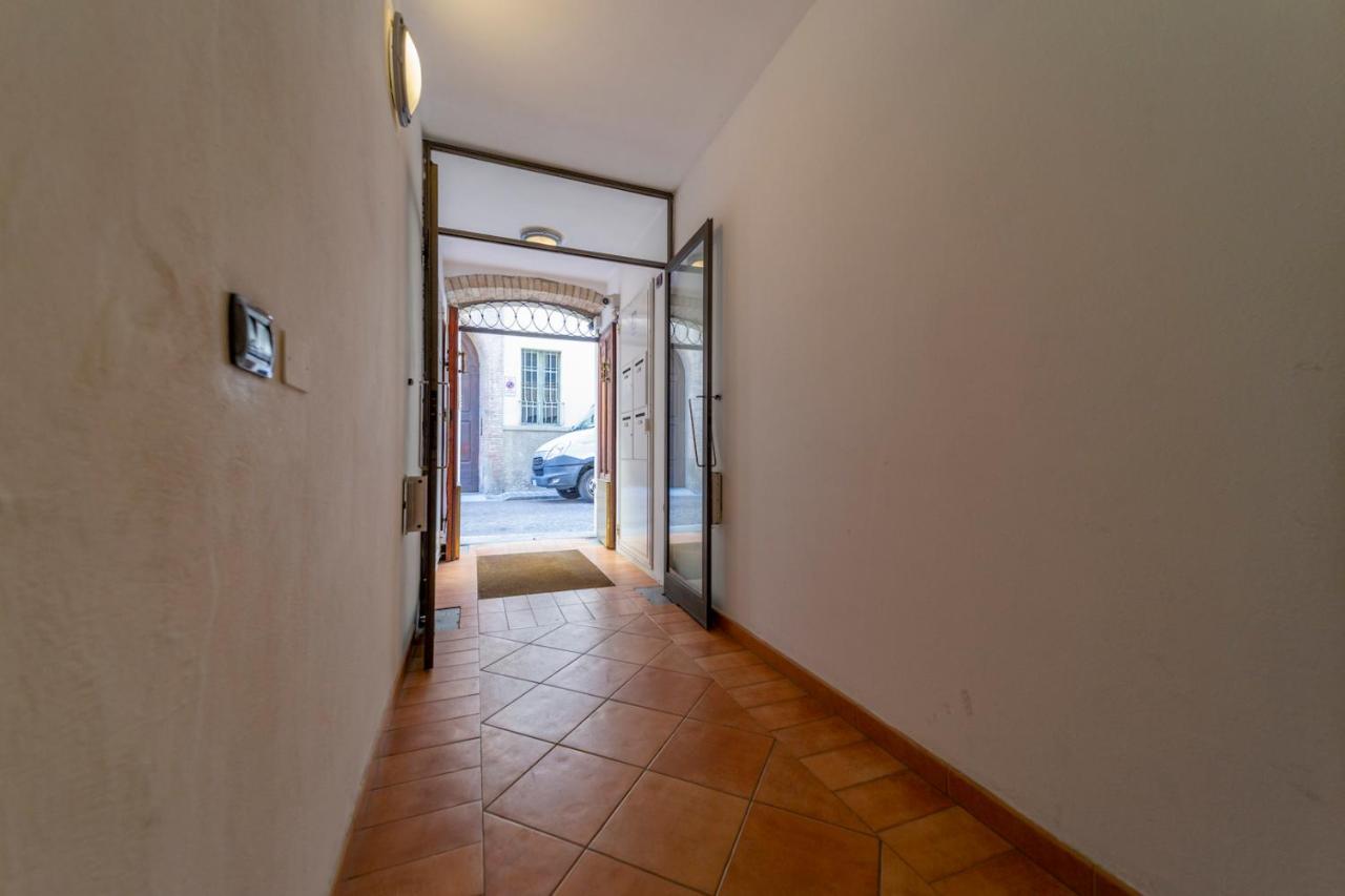 Parrot House - Casa In Centro A Parma Apartment Luaran gambar