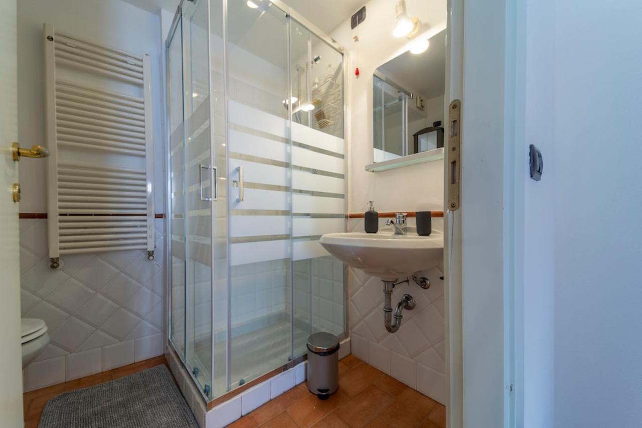 Parrot House - Casa In Centro A Parma Apartment Luaran gambar